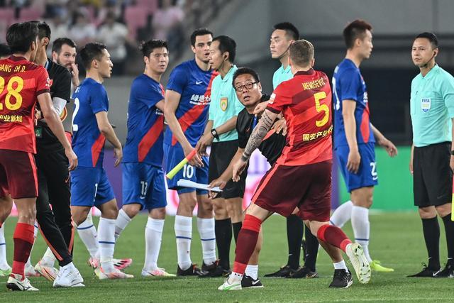 浙江新外援首秀半场造三球 米特里策“炸裂亮相”